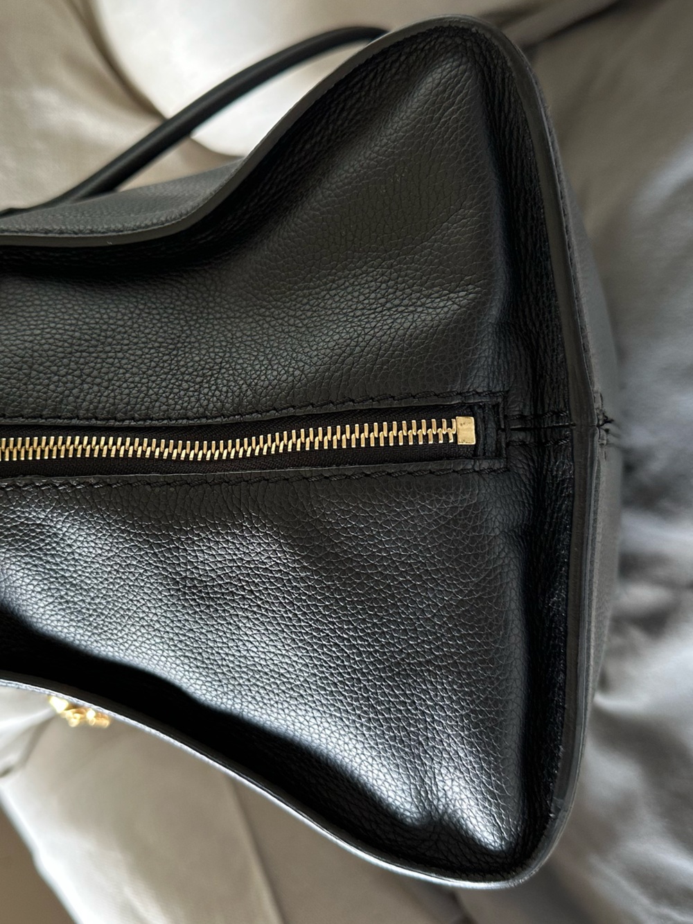 ALEXANDER MCQUEEN Large Padlock Tote Bag Gold Skull Black Leather - Picture 11 of 16